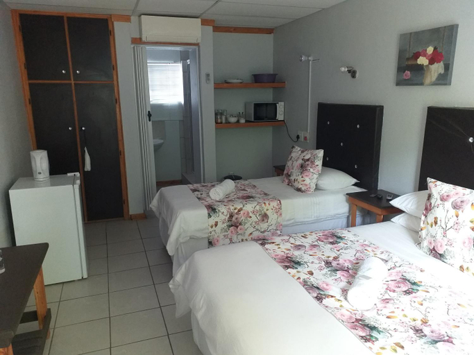 Others 2, Hopetown Guesthouse, Pixley ka Seme