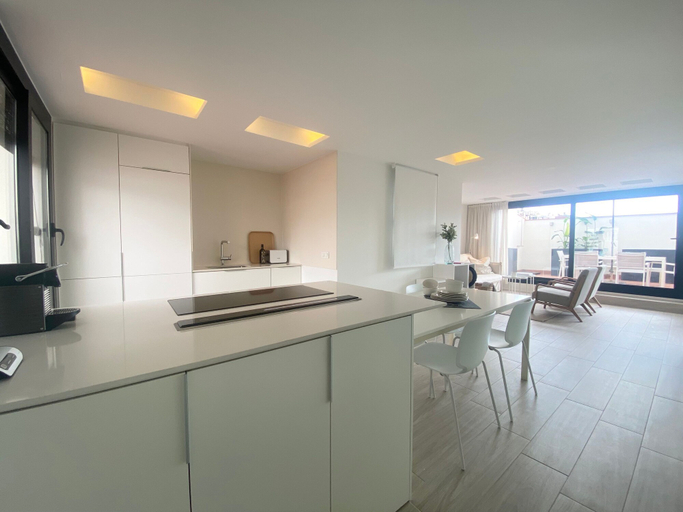 Room 2, Modern Penthouse With Views Near Paseo De Gracia By Myrentalhost, Barcelona