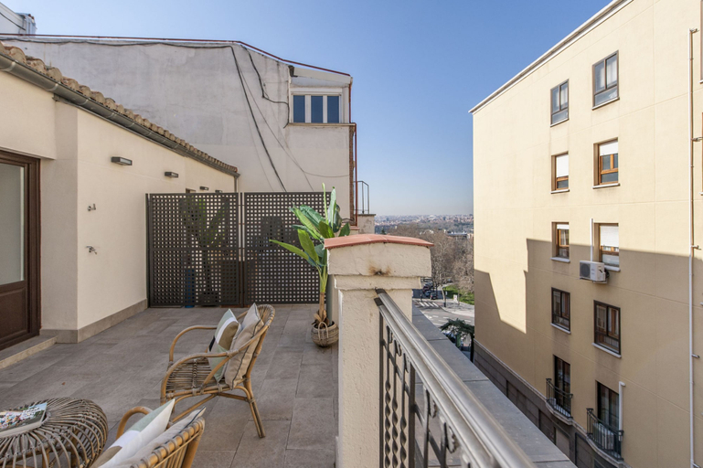 Room 4, C Latina 4 Izq in Madrid, Madrid