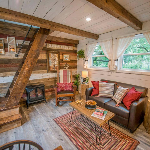 Room 2, Cozy Cabin Little Red Hen 12 min to Magnolia, McLennan