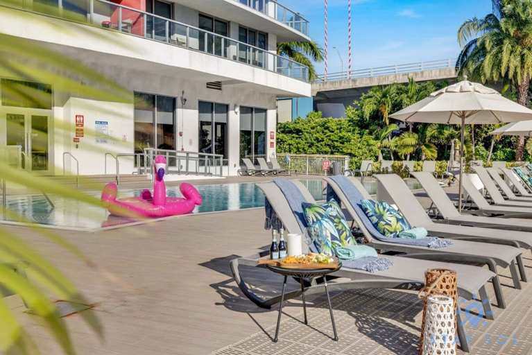 Room 3, Modern Resort w Balcony Near Beach Pool, Broward
