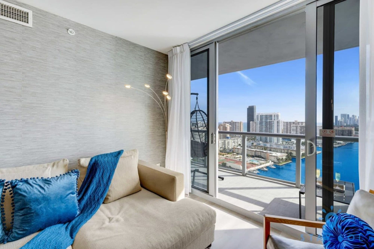 Room 2, CP Infinite View Balcony Gym Amazing Pool, Broward