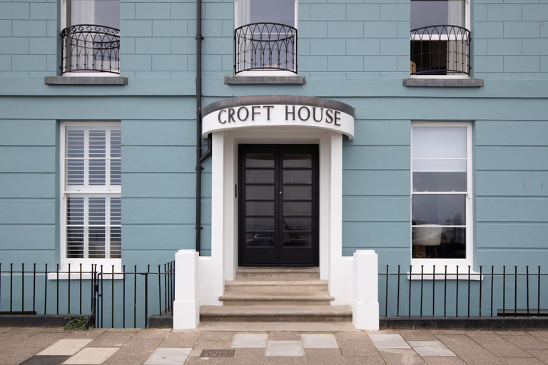 Exterior & Views 2, 3 Croft House - Beach Front Sea Views Parking, Pembrokeshire