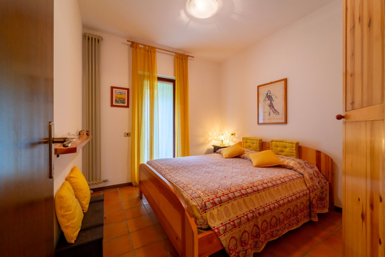 Bedroom 4, Crimson Apartment by Wonderful Italy, Como