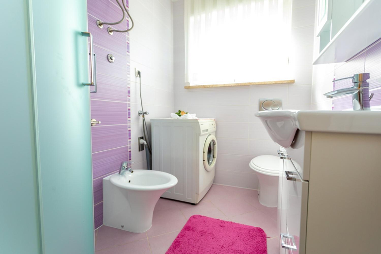 Bathroom 3, Apartments Dinka Vantacici, Malinska-Dubašnica