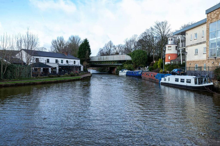 Exterior & Views 2, Spacious Cosy 2 Bedroom House by Bridgewater Canal, Salford
