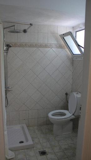 Bathroom 4, Aliki Studios, Epirus