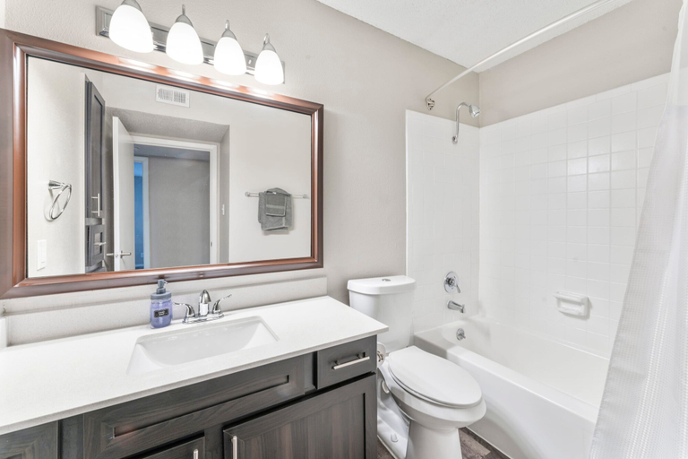 Bathroom 5, Soco 2BR Comfy Suite w Pool King bed Fast Wifi, Travis