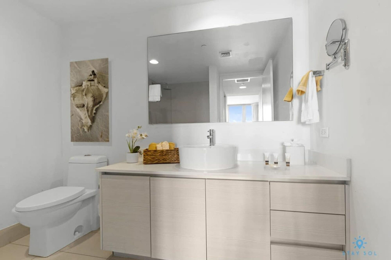 Room 5, Infinite View Balcony Gym Pool, Broward