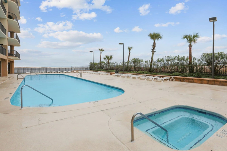 Room 3, Grand Pointe 502- Gulf-front Water on 2 Sides, Baldwin