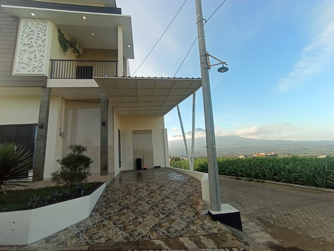 Exterior 11