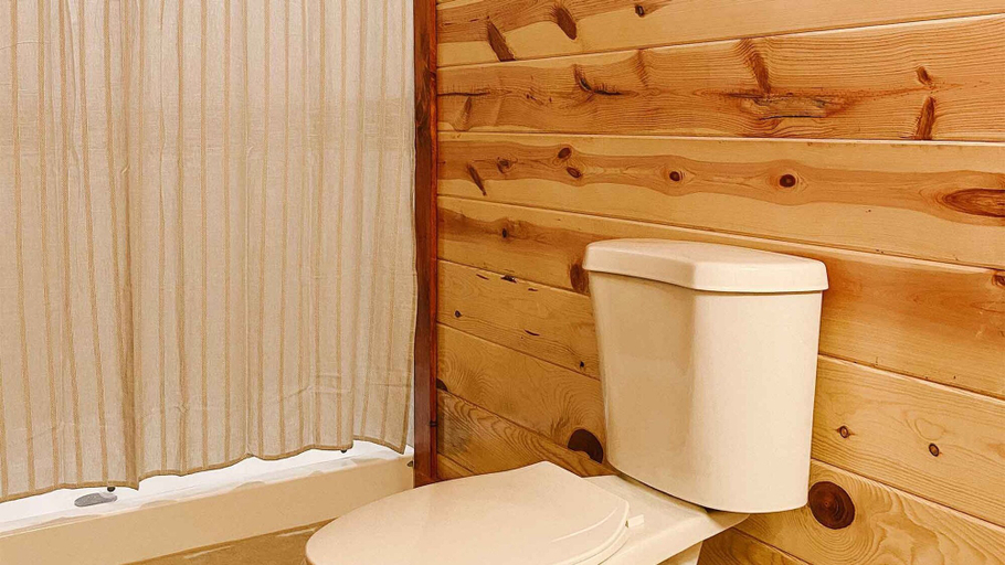 Room 5, Modern Luxury w Pool Theater Hot Tub Ent Room, Sevier