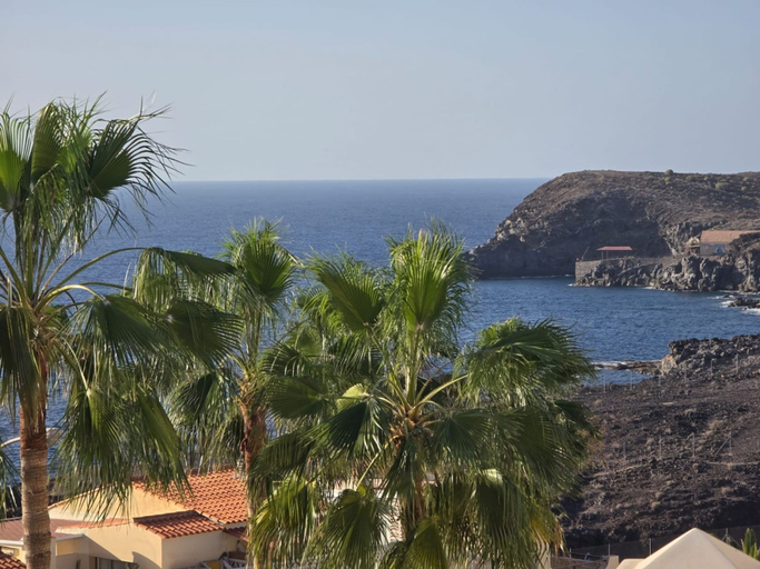 Others 3, Sun Kissed Vacation Home 3BR Retreat by the Ocean, Santa Cruz de Tenerife