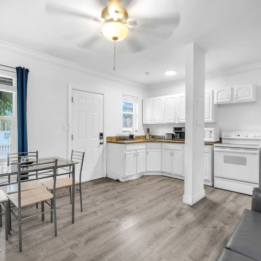 Room 2, American Dream Just Steps to the Beach, Broward