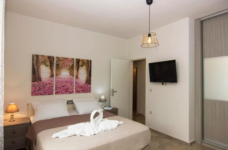 Room 5, Selinitsa Stone Home - Mani s Private Pool Retreat, Peloponnese