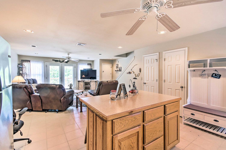 Others 5, Cozy Eucha Townhome with Deck and Lake Access!, Delaware