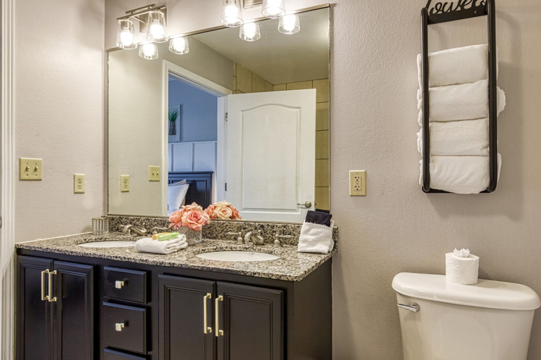 Room 2, Luxurious Renovated Pool Basketball Playground, Sevier