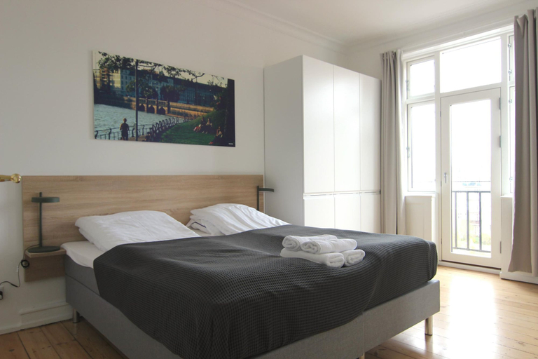 Room 2, Beautiful 2-bed in Frederiksberg C W Balcony, Frederiksberg
