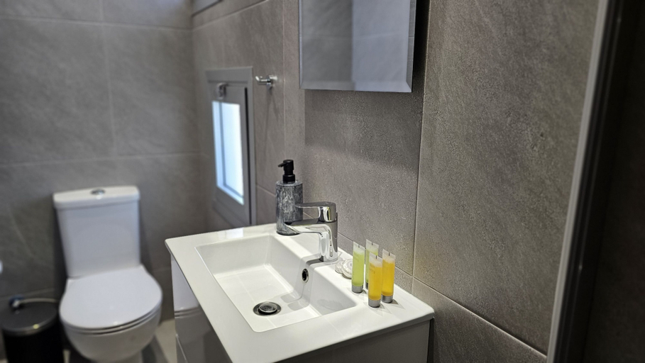Bathroom 5, 130 LCA -stay Digital Den Apartment, Larnaca