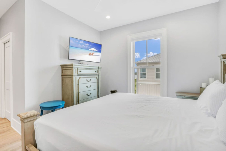 Room 4, Porpoise-full Life Spacious Beach Home w Pool, Baldwin