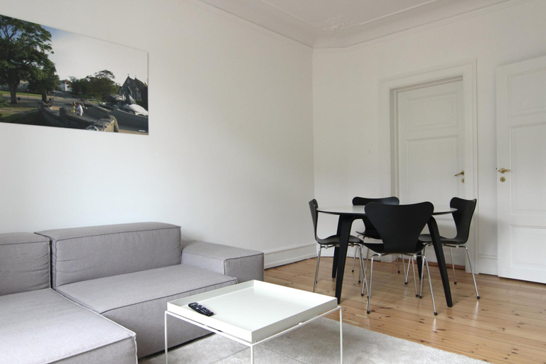 Room 4, Beautiful 2-bed in Frederiksberg C W Balcony, Frederiksberg