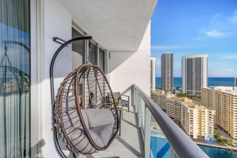 Room 3, CP Infinite View Balcony Gym Amazing Pool, Broward