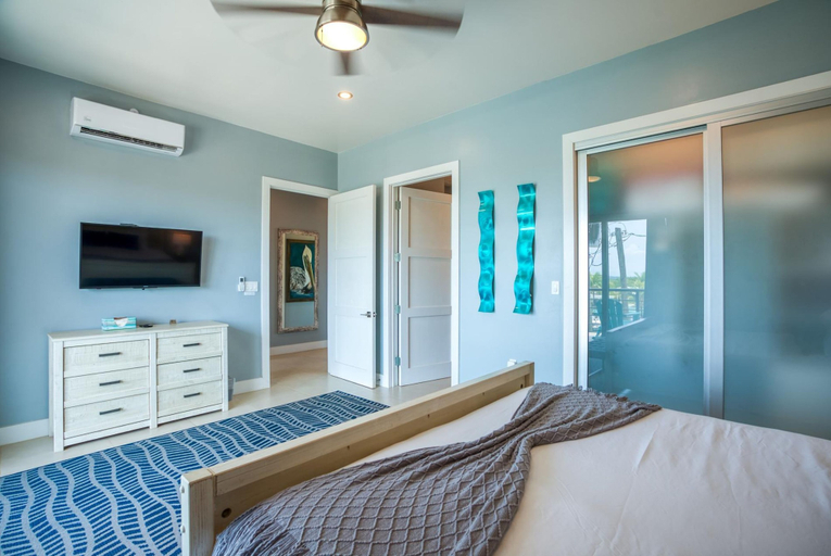 Room 2, Oceanfront Sunset Gecko Condo - Second Floor 2A