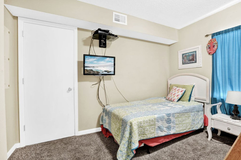 Room 4, Seaside Beach 5415- Beach Front Pools Sauna, Baldwin