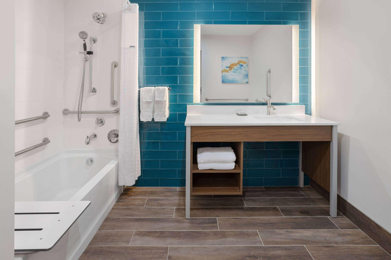 Bathroom 2, La Quinta Inn & Suites By Wyndham Williston/Burlington, Chittenden