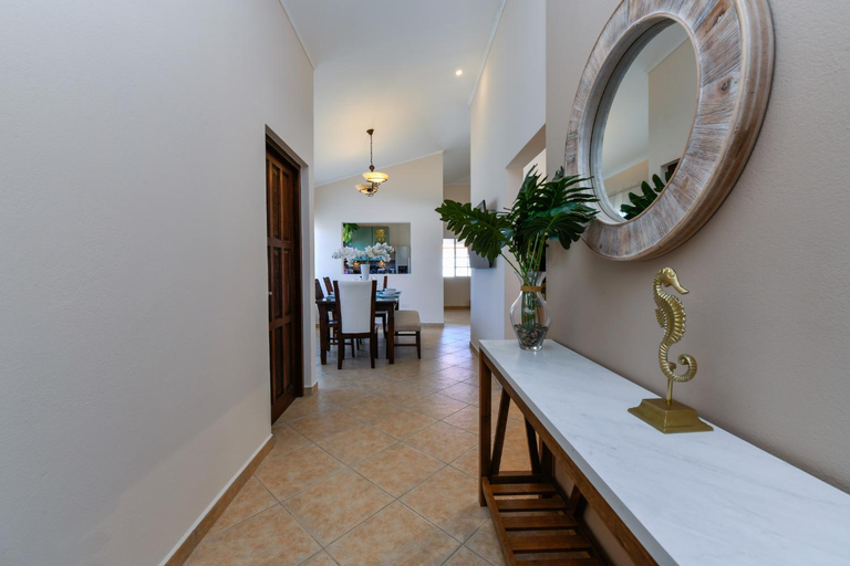 Facilities 5, Villa Tamar