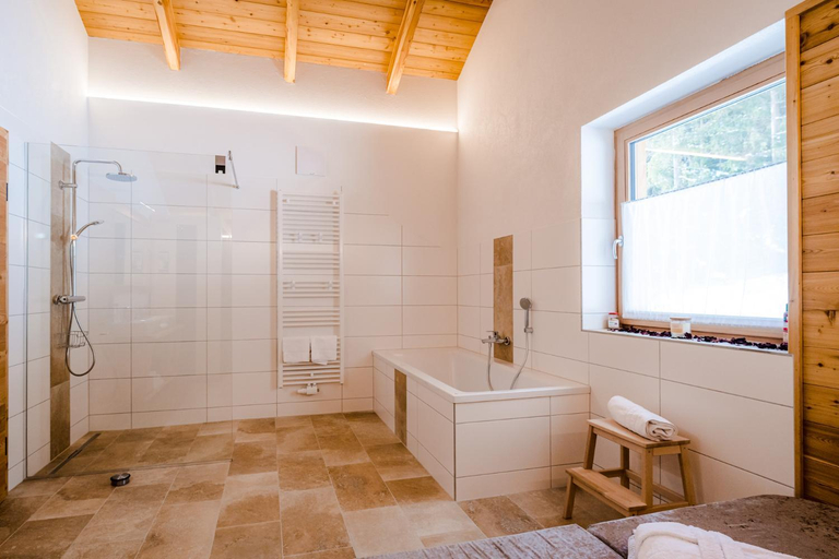 Bathroom 2, Hochleben-Chalets am Erlebnisbauernhof Steinerhof, Sankt Veit an der Glan