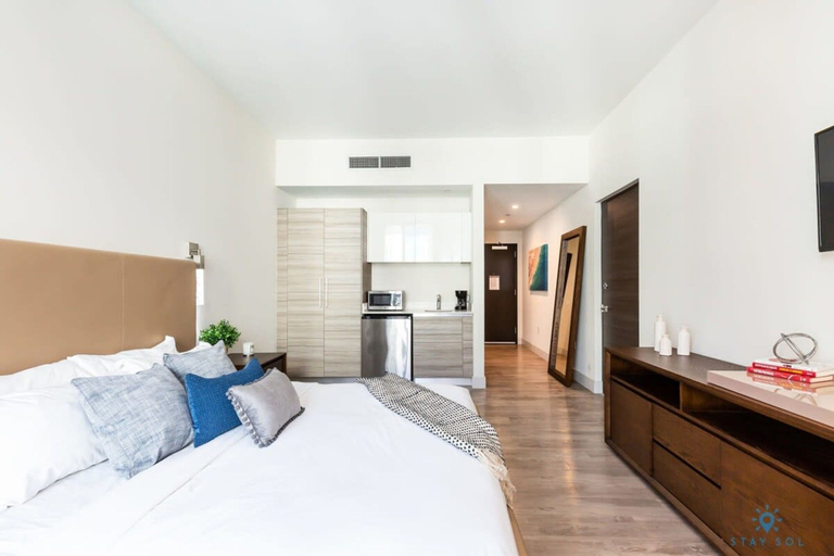 Room 3, Hollywood Studio Rooftop Pool, Broward