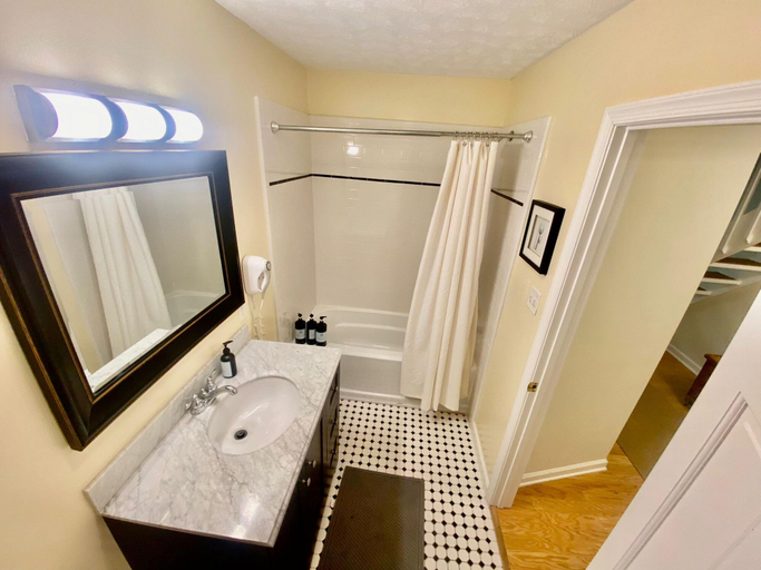Bathroom 3, Condo Wintergreen pet Friendly Pool Access, Nelson