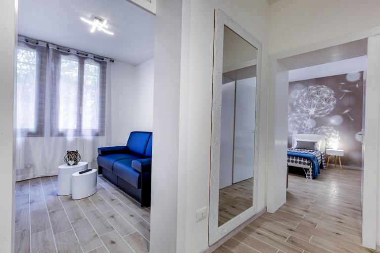 Bedroom 2, White Flowers by Wonderful Italy, Venezia