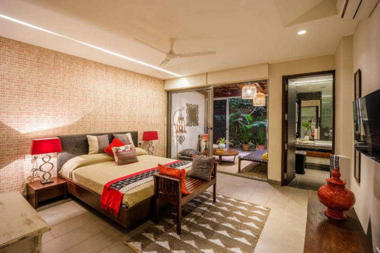 Room 3, Elara by Hireavilla - 4BR w Infinity Pool Parra, North Goa