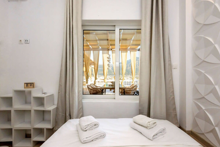 Room 4, City Skyloft - Top Location Private Roof Garden, Peloponnese
