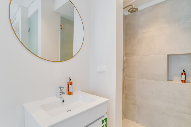 Bathroom, Q Studios 2 by Atlantic Holiday, Funchal