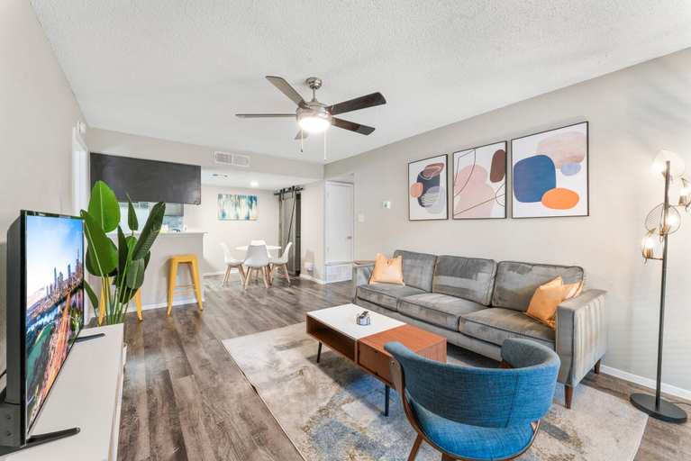 Room 4, Soco 2BR Cozy Suite w Pool King bed Fast Wifi, Travis