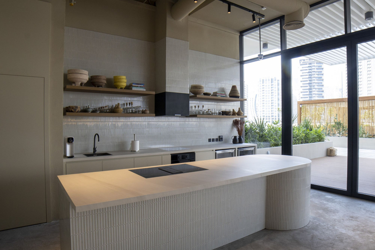 Room 3, Upscale Studio w Burj View Upside Living, Dubai
