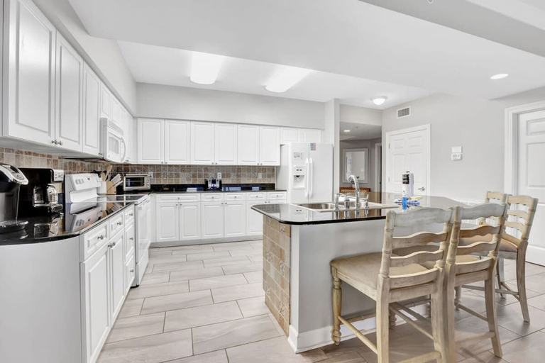 Room 5, Admirals Quarters 802 Amenities Galore Spacious, Baldwin