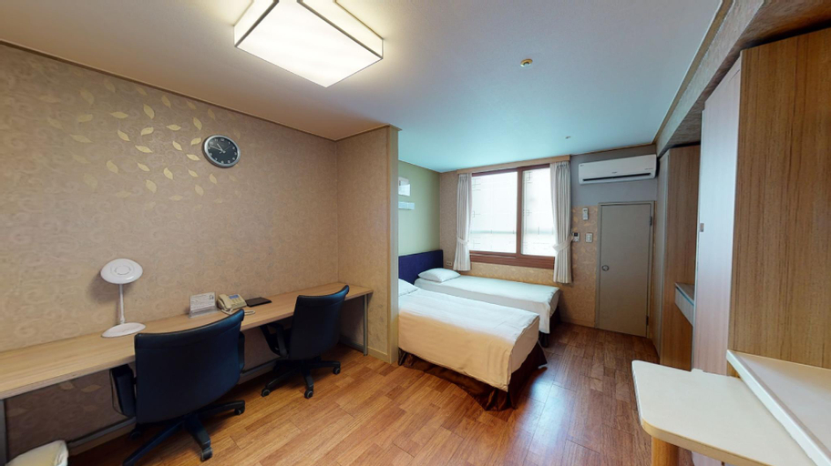 Bedroom 6