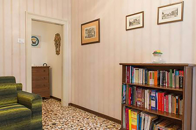 Room 5, Apartment Near Biennale Theatre by Ca-sa Check, Brescia