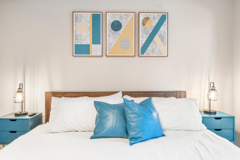 Bedroom 3, Soco 2BR Comfy Suite w Pool King bed Fast Wifi, Travis