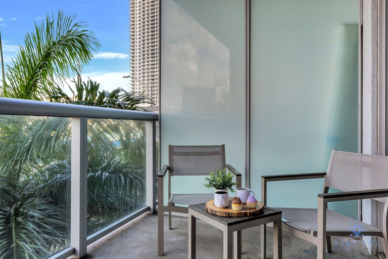 Room 2, Modern Resort w Balcony Near Beach Pool, Broward