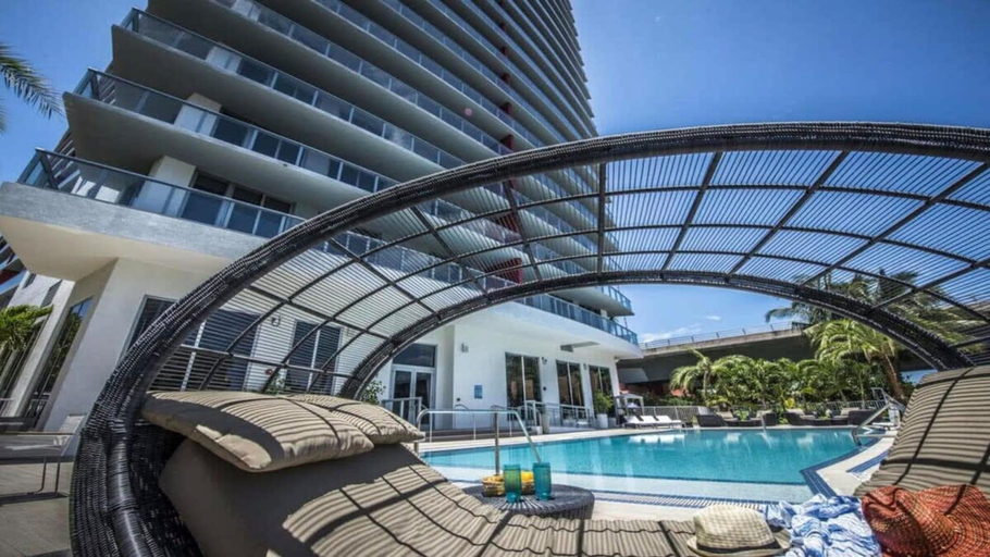 Room 4, Apartment w Stunning Views Amazing Pools, Broward