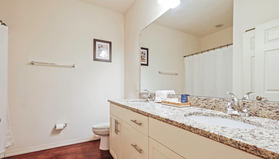 Room 5, Family Spacious 3BR Townhouse With Pool Access, Osceola