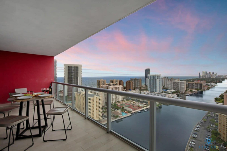 Room 3, Infinite View Balcony Amazing Pool Near Beach, Broward