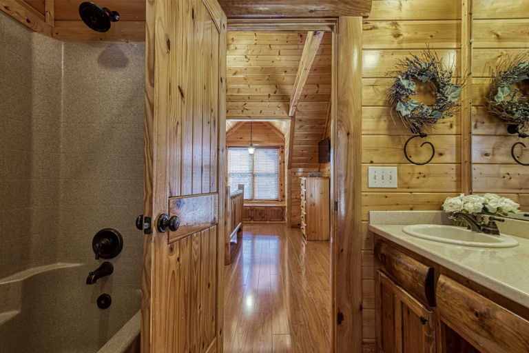 Room 3, Prestigious Luxury Pool Game Room Mtn Views, Sevier