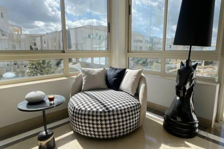 Room 2, Black White Modern Spacious, Bouhaira