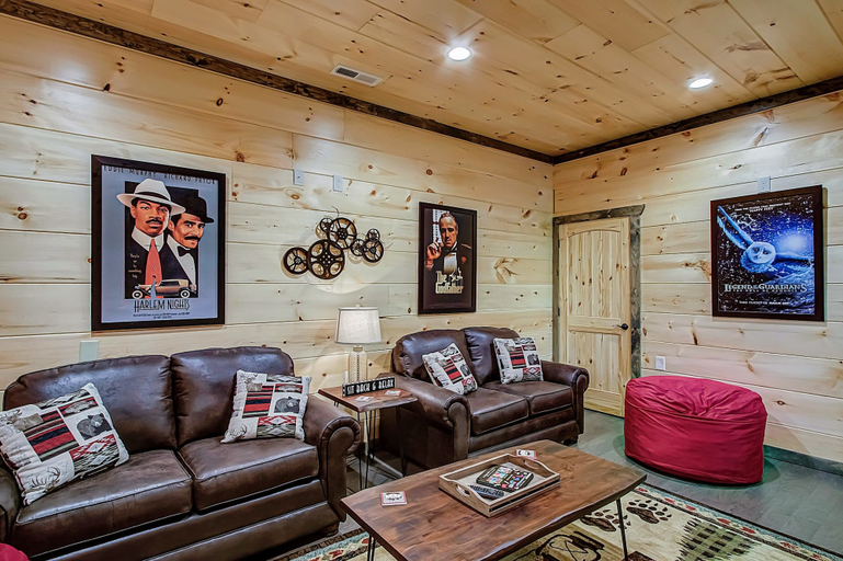Room 3, Luxury Brand New Cabin 5b 5 5ba w Arcade Theater, Sevier